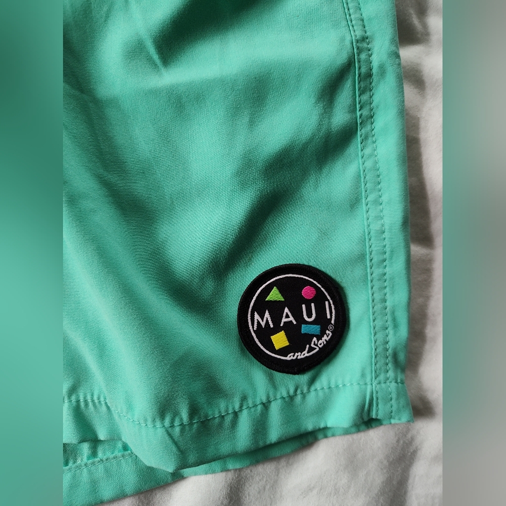 MAUI & SONS Men's Board Shorts. Size 30. Drawstring Waist. - Picture 2 of 6